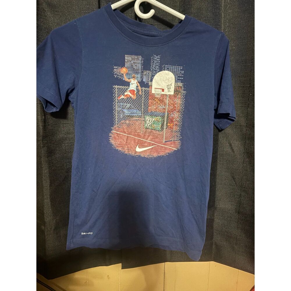 Youth navy nike tee Large